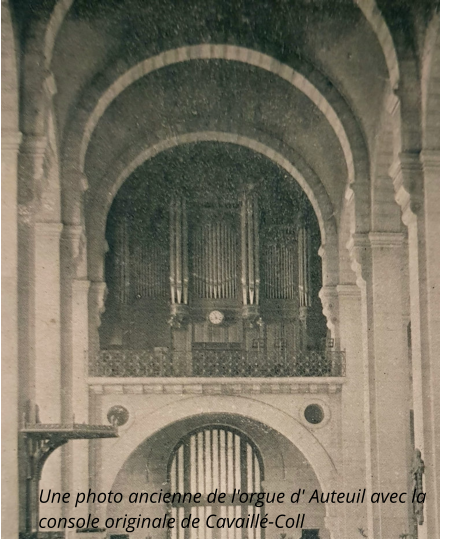 Une photo ancienne de l'orgue d' Auteuil avec la console originale de Cavaillé-Coll