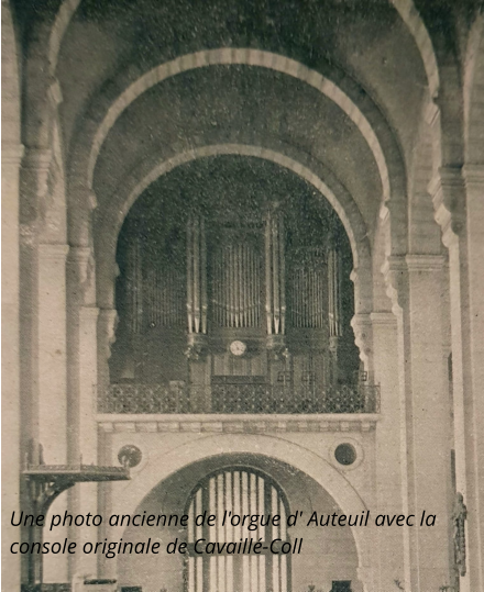 Une photo ancienne de l'orgue d' Auteuil avec la console originale de Cavaillé-Coll